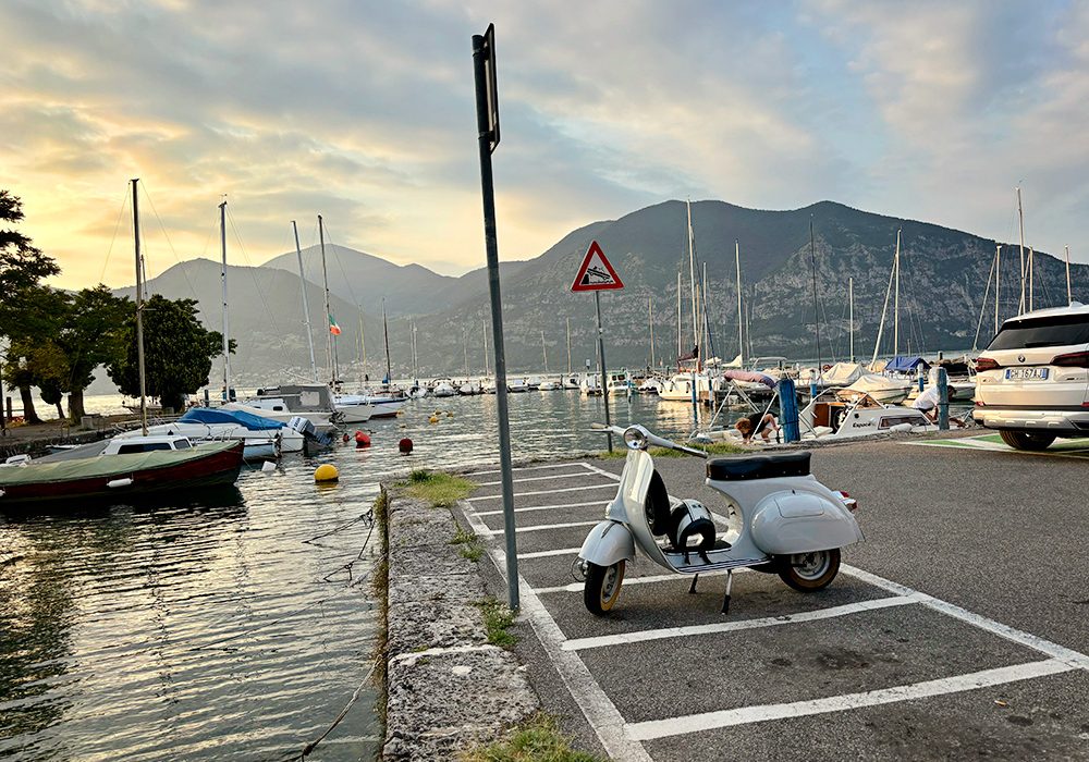 Vespa identitetas