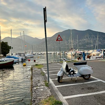 Vespa identitetas